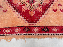 Load image into Gallery viewer, Vintage Moroccan rug 5x9 - G2339