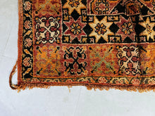 Load image into Gallery viewer, Vintage rug 7x10 - N7308, Rugs, The Wool Rugs, The Wool Rugs, 
