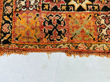 Load image into Gallery viewer, Vintage rug 7x10 - N7308, Rugs, The Wool Rugs, The Wool Rugs, 
