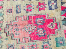 Load image into Gallery viewer, Vintage Moroccan rug 6x8 - G870