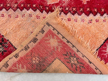 Load image into Gallery viewer, Vintage Moroccan rug 5x9 - G2339