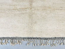 Load image into Gallery viewer, Versatile and authentic wool rug, embodying the warmth of Moroccan artisanal tradition.
