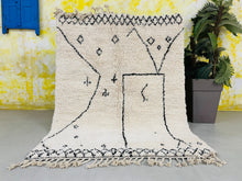 Load image into Gallery viewer, Classic Moroccan rug with geometric Berber design, handcrafted from pure wool, perfect for a bedroom setting.
