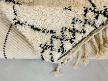 Load image into Gallery viewer, Textured detail of a Berber wool rug, handcrafted in Morocco, showcasing the soft pure wool.
