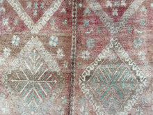 Load image into Gallery viewer, Vintage Moroccan rug 6x10 - V262, Rugs, The Wool Rugs, The Wool Rugs, 
