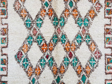 Load image into Gallery viewer, Vintage Moroccan rug 5x8 - V276, Rugs, The Wool Rugs, The Wool Rugs, 
