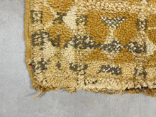 Load image into Gallery viewer, Vintage rug 5x9 - V418, Rugs, The Wool Rugs, The Wool Rugs, 