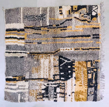 Load image into Gallery viewer, Azilal rug 5x5 - A445 - 4.9 x 5.3 ft, Rugs, The Wool Rugs, The Wool Rugs, 
