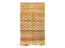 Load image into Gallery viewer, Vintage Moroccan rug 5x10 - V95