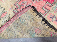 Load image into Gallery viewer, Vintage Moroccan rug 6x8 - V135, Vintage, The Wool Rugs, The Wool Rugs, 