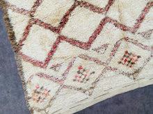 Load image into Gallery viewer, Vintage Moroccan rug 6x10 - V146, Vintage, The Wool Rugs, The Wool Rugs, 