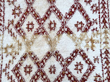 Load image into Gallery viewer, Vintage Moroccan rug 5x9 - V81, Vintage, The Wool Rugs, The Wool Rugs, 