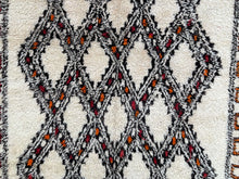 Load image into Gallery viewer, Vintage Moroccan rug 6x9 - V144, Vintage, The Wool Rugs, The Wool Rugs, 