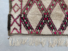 Load image into Gallery viewer, Vintage Moroccan rug 5x9 - V119, Vintage, The Wool Rugs, The Wool Rugs, 