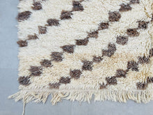 Load image into Gallery viewer, Vintage Moroccan rug 5x8 - B577, Vintage, The Wool Rugs, The Wool Rugs, 