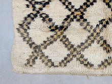 Load image into Gallery viewer, Vintage Moroccan rug 5x6 - B582, Vintage, The Wool Rugs, The Wool Rugs, 